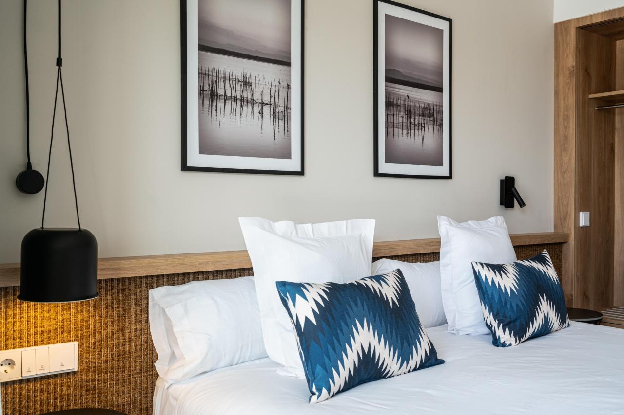 059-W-room-example-double-room-standard-pool-view-double-room-p