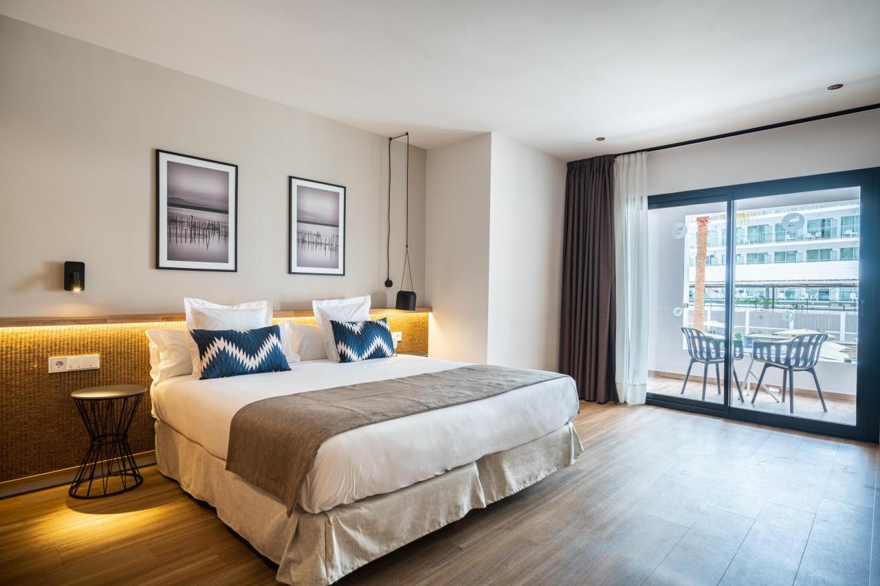062-W-room-example-suite-standard-suite_109611529