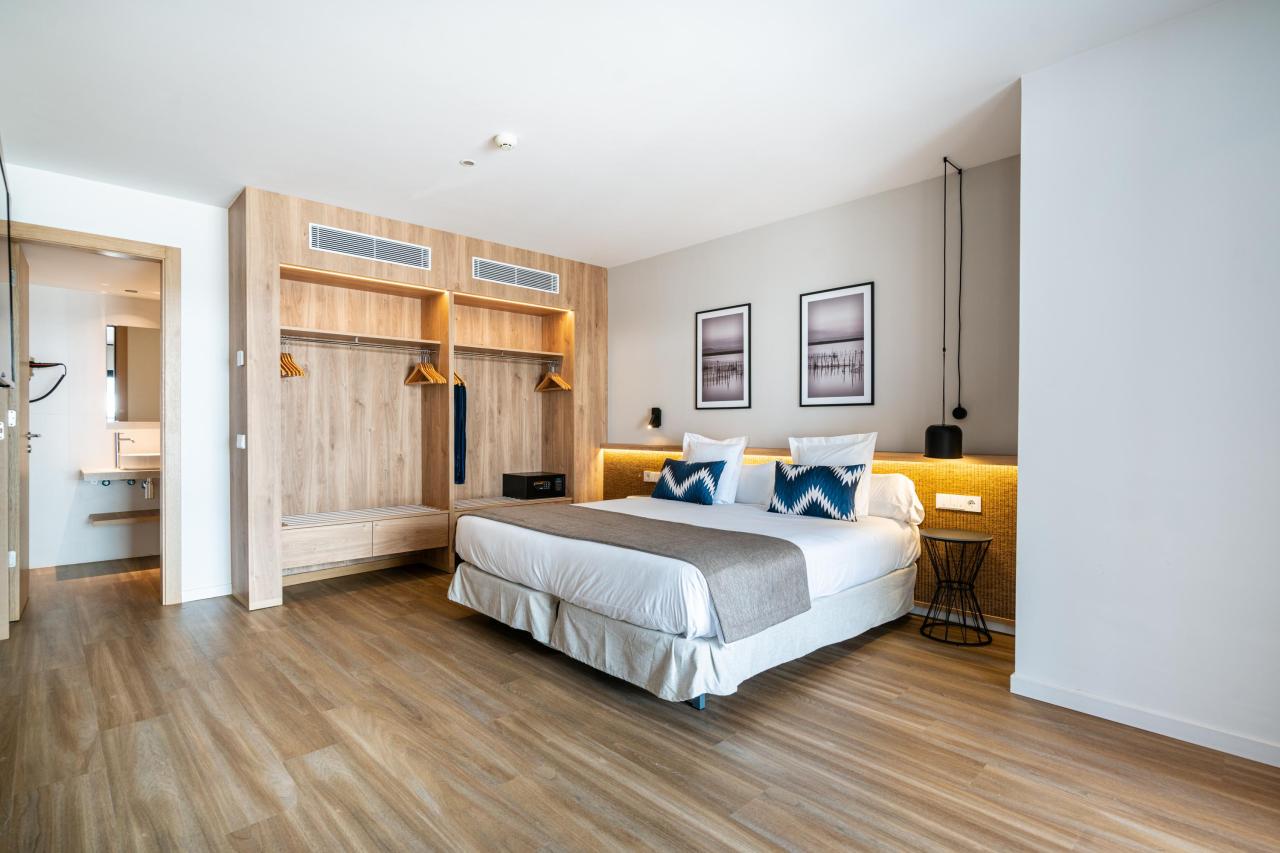 063-W-room-example-suite-standard-suite_109611512