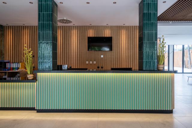 020-L-lounge-lobby_109611638