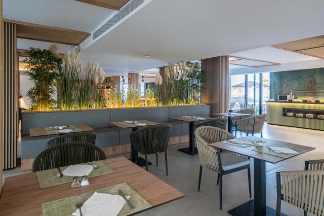 030-R-restaurant_109624864