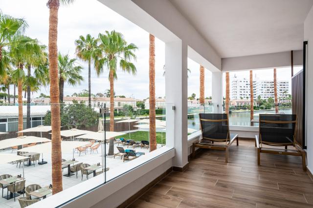 049-W-room-example-suite-standard-suite_109611497