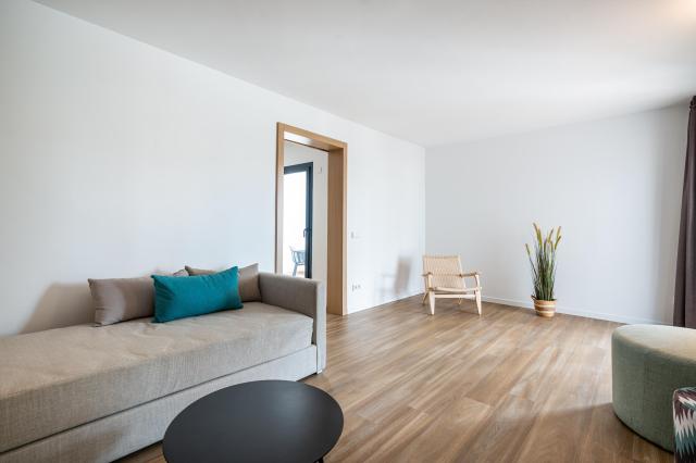 064-W-room-example-suite-standard-suite_109611500