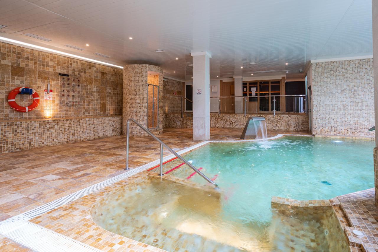 025-HB-indoor-pool_110555176