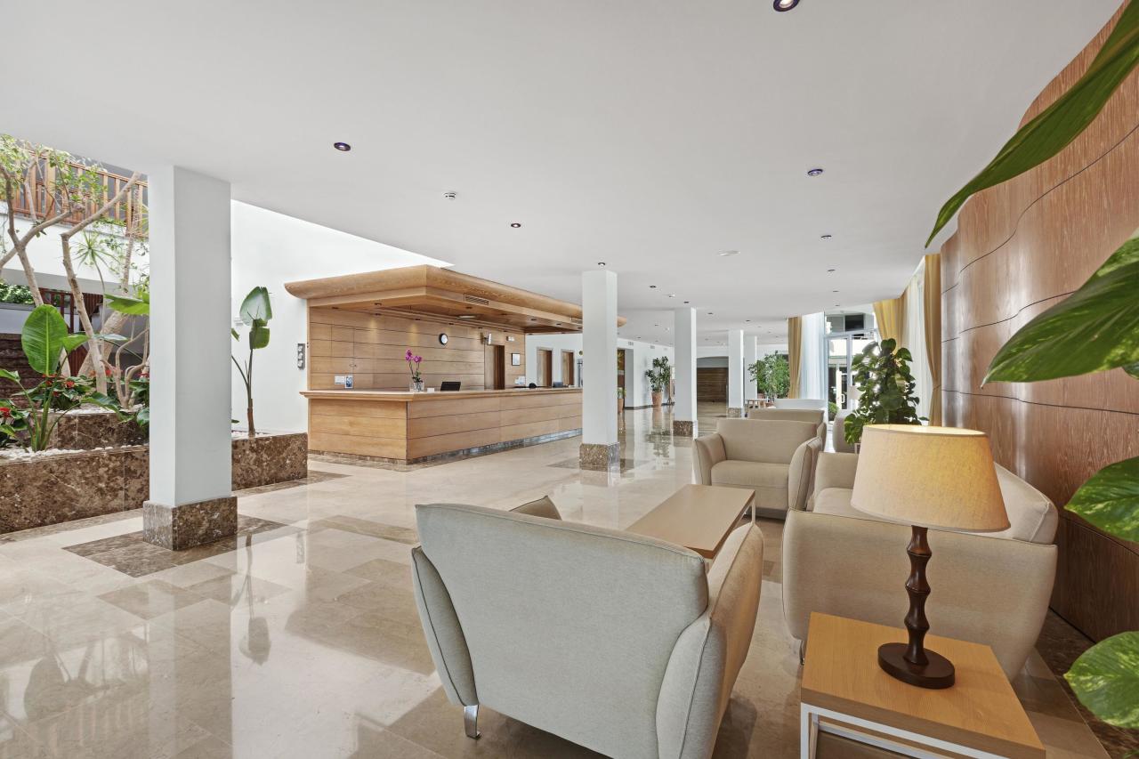 032-L-lounge-lobby_110555178