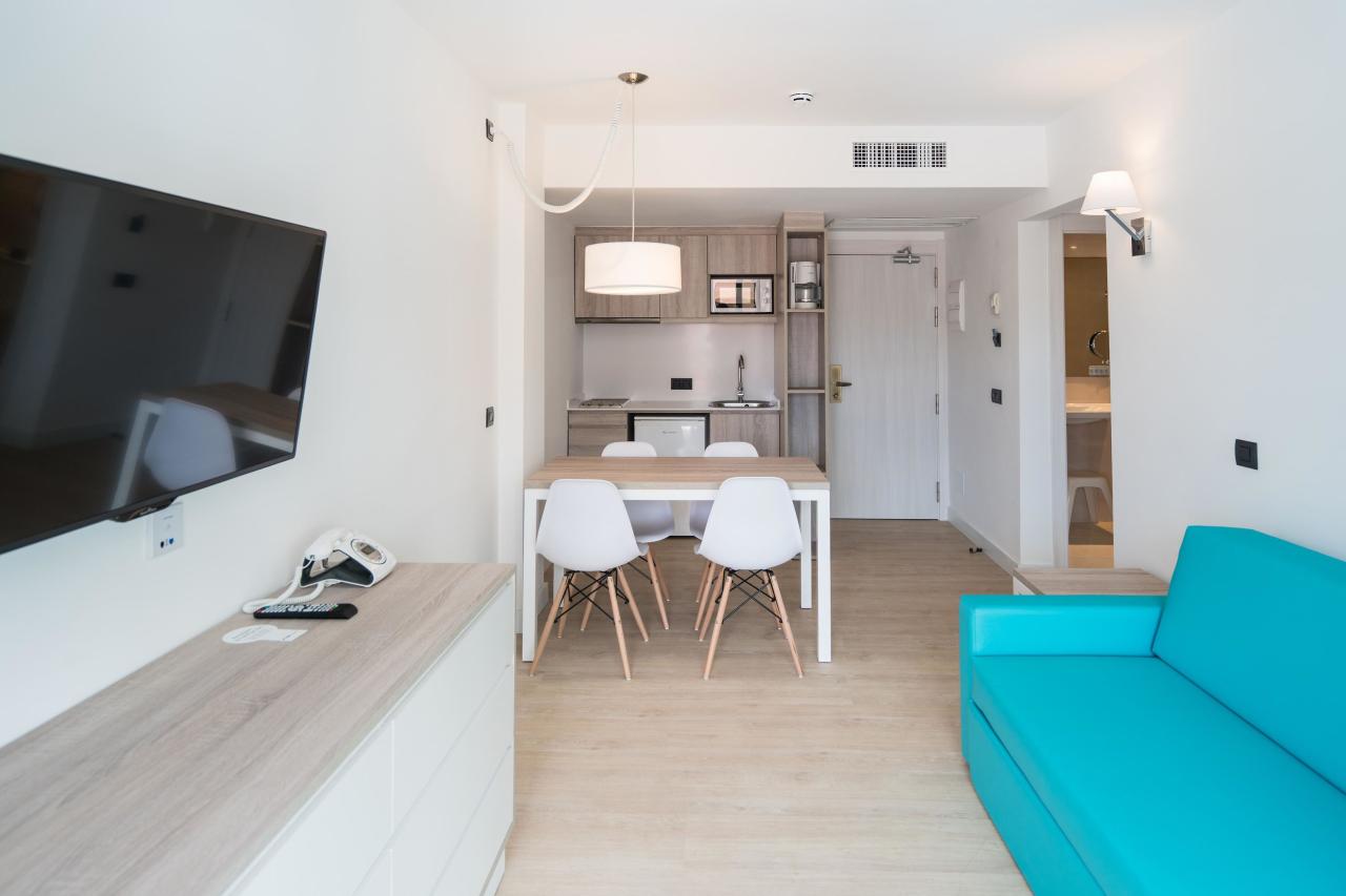 046-W-room-example-apartment-standard-two-bedroom-apartment_110