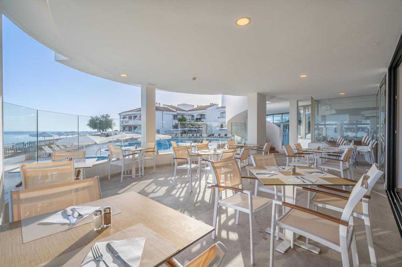 007-R-restaurant_116692839