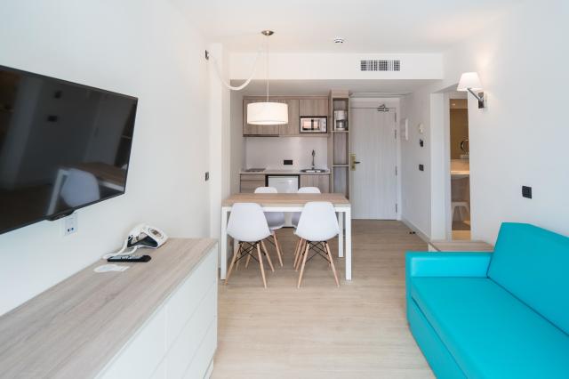 046-W-room-example-apartment-standard-two-bedroom-apartment_110