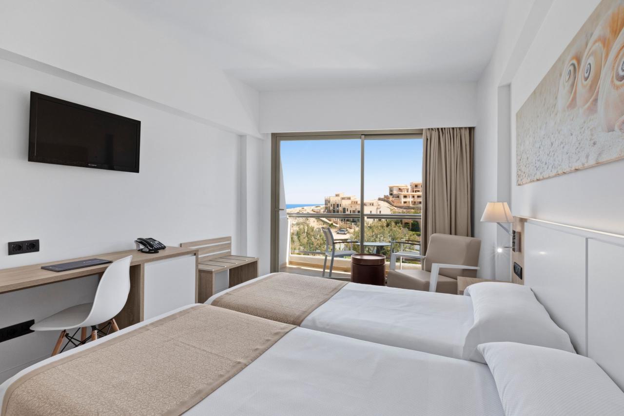 030-W-room-example-double-room-standard-side-view-double-room-s