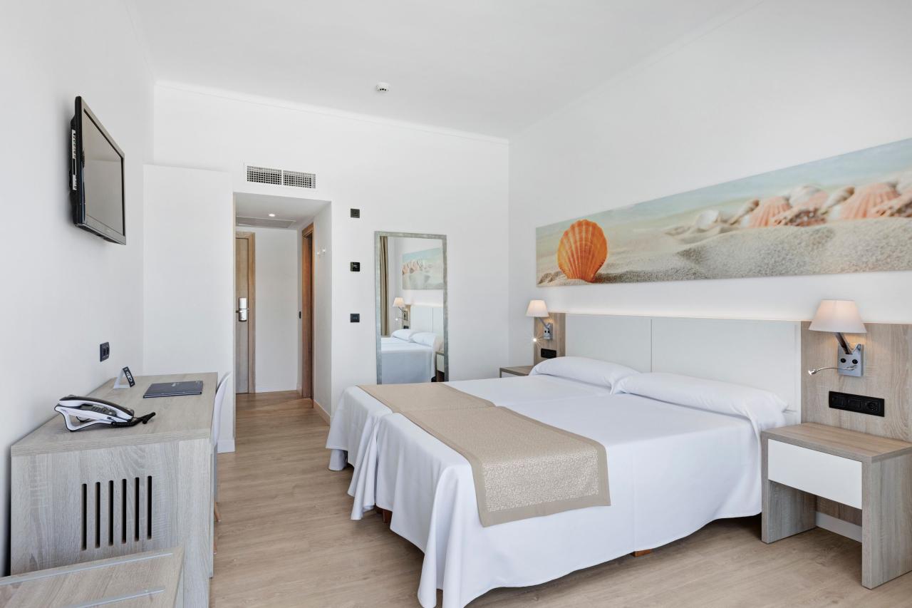 036-W-room-example-double-room-standard-sea-view-double-room-se