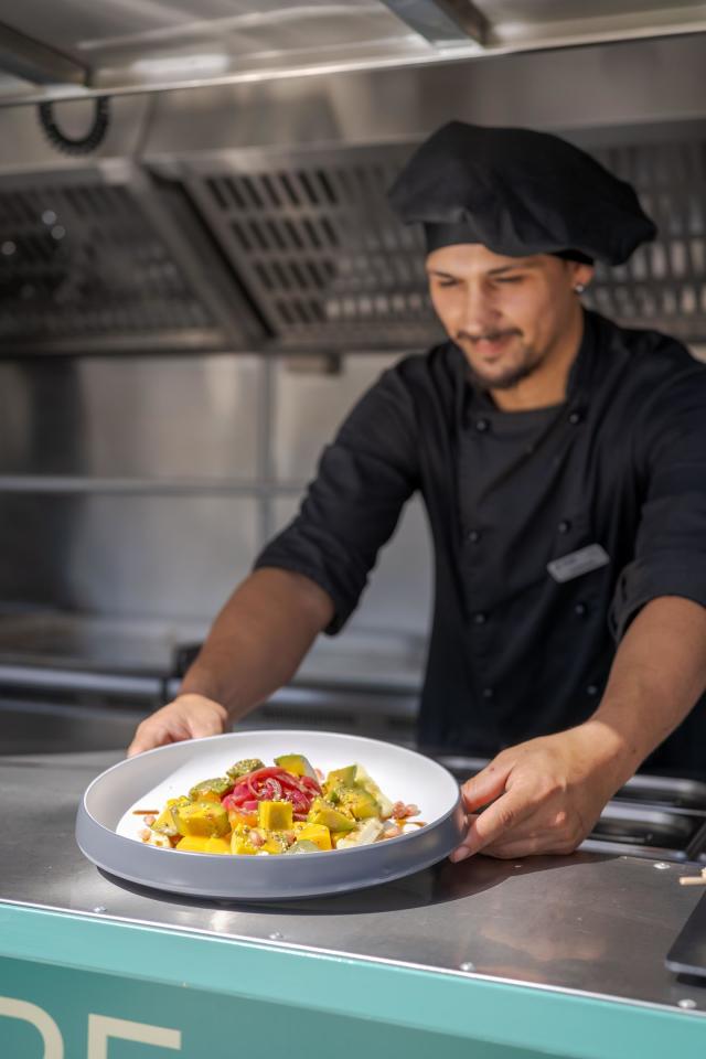 007-R-restaurant_116214323