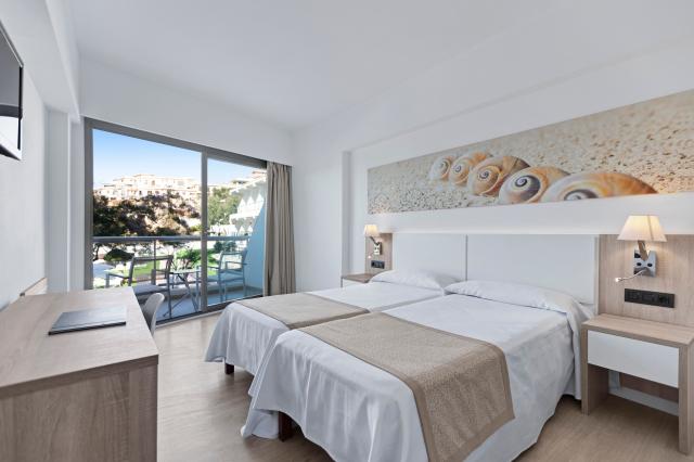 025-W-room-example-double-room-standard-double-room-standard-ro