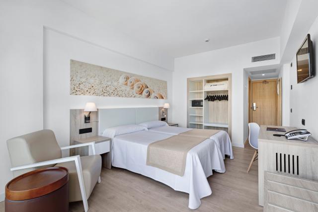 031-W-room-example-double-room-standard-side-view-double-room-s