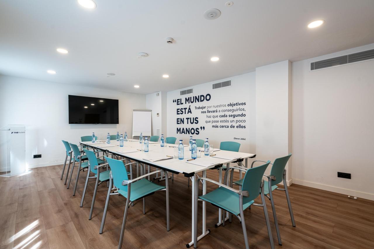 034-K-conference-room_109938772
