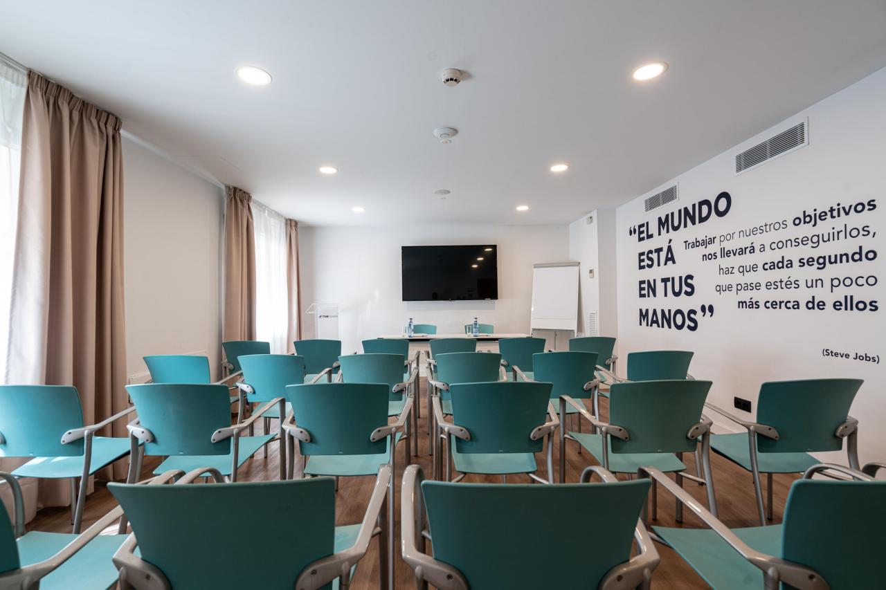 036-K-conference-room_109938790