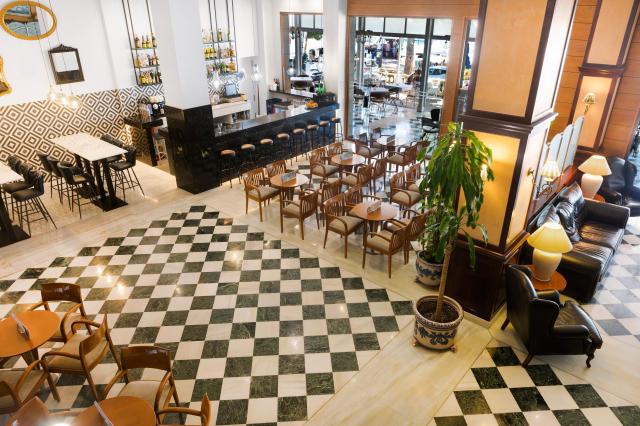 020-L-lounge-lobby_109938671