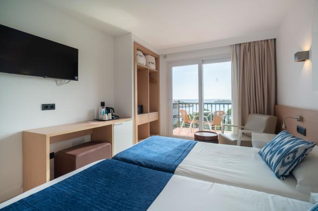 038-W-room-example-double-room-standard-sea-view-double-room-se