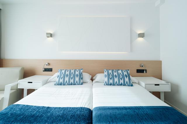 040-W-room-example-double-room-standard-sea-view-double-room-se