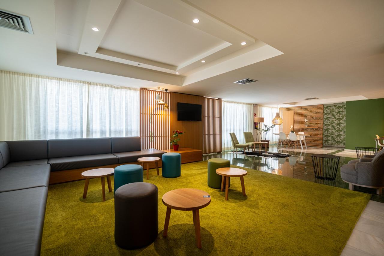 010-L-lounge-lobby_110008364