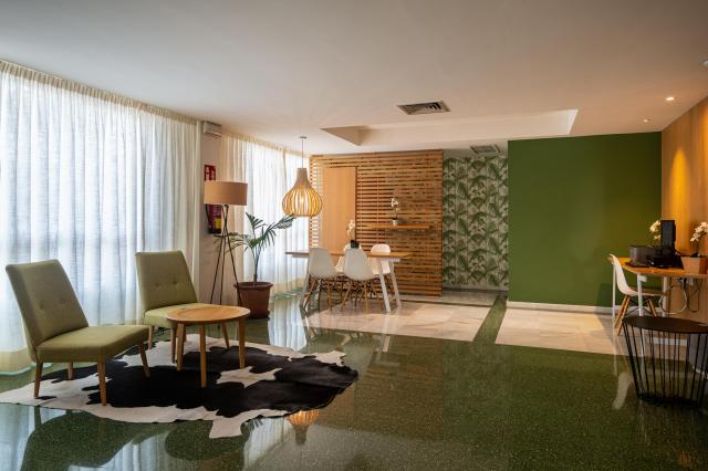 011-L-lounge-lobby_110008368