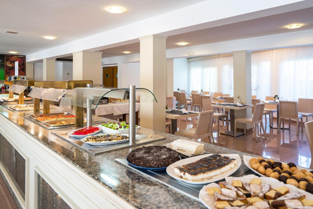 015-R-restaurant_110701614