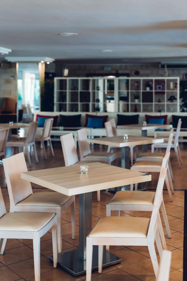 008-R-restaurant_110701606
