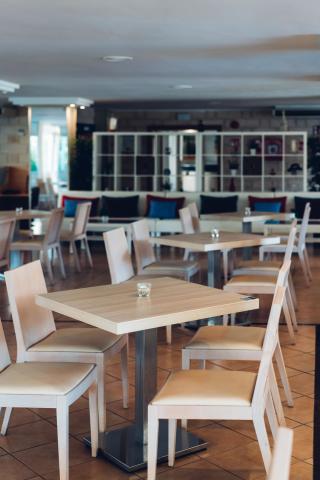 008-R-restaurant_110701606